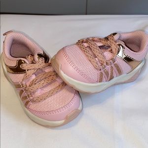 TODDLER GIRL FASHION SNEAKER SIZE 5